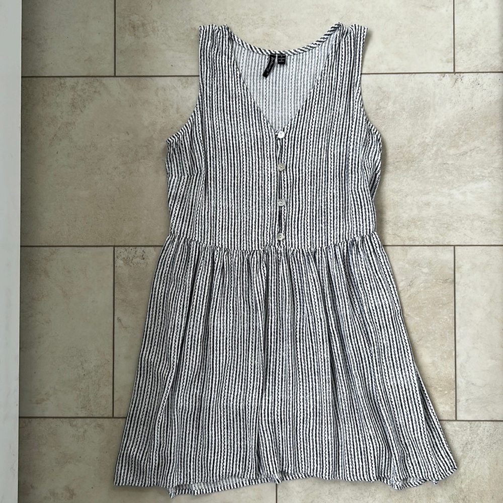 Women’s sundress/beach cover up, lightweight and comfortable!